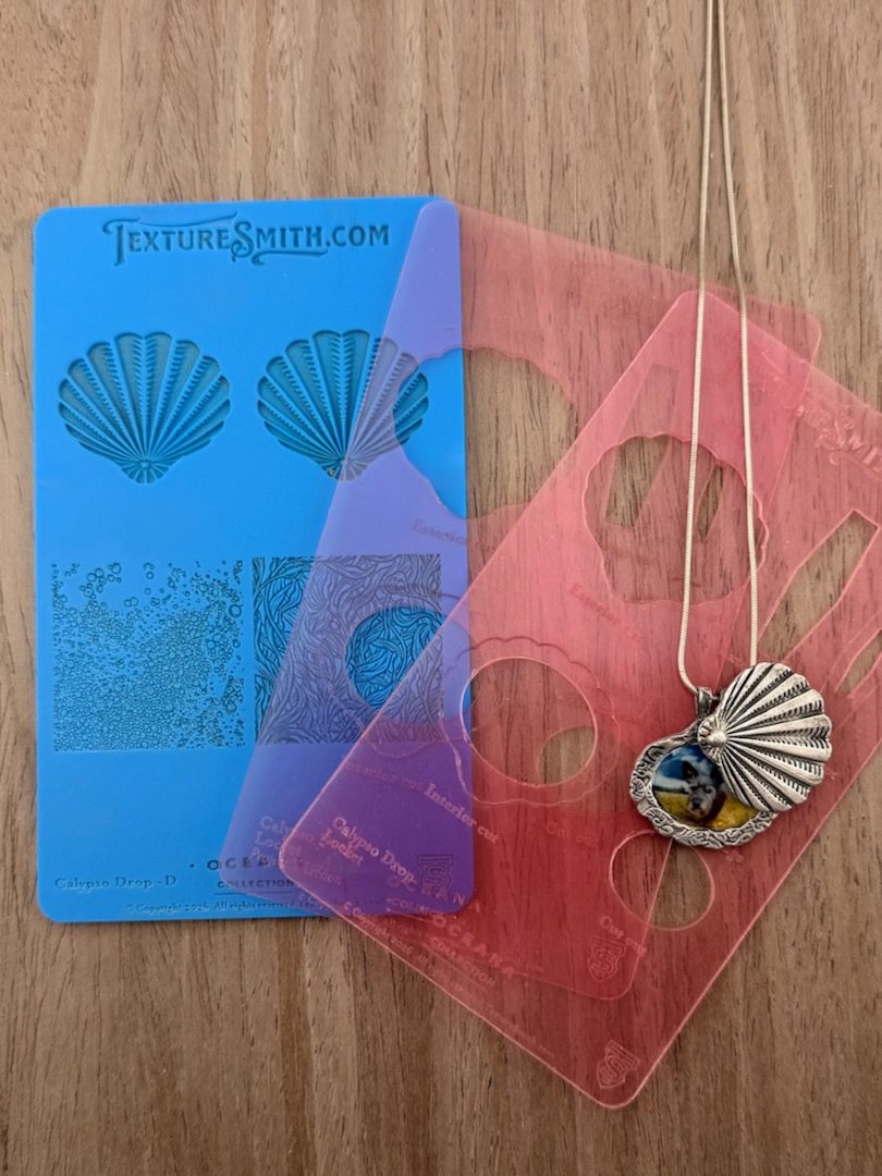 Calypso Swing Locket