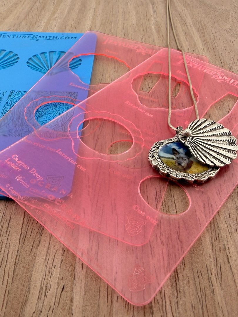 Calypso Swing Locket